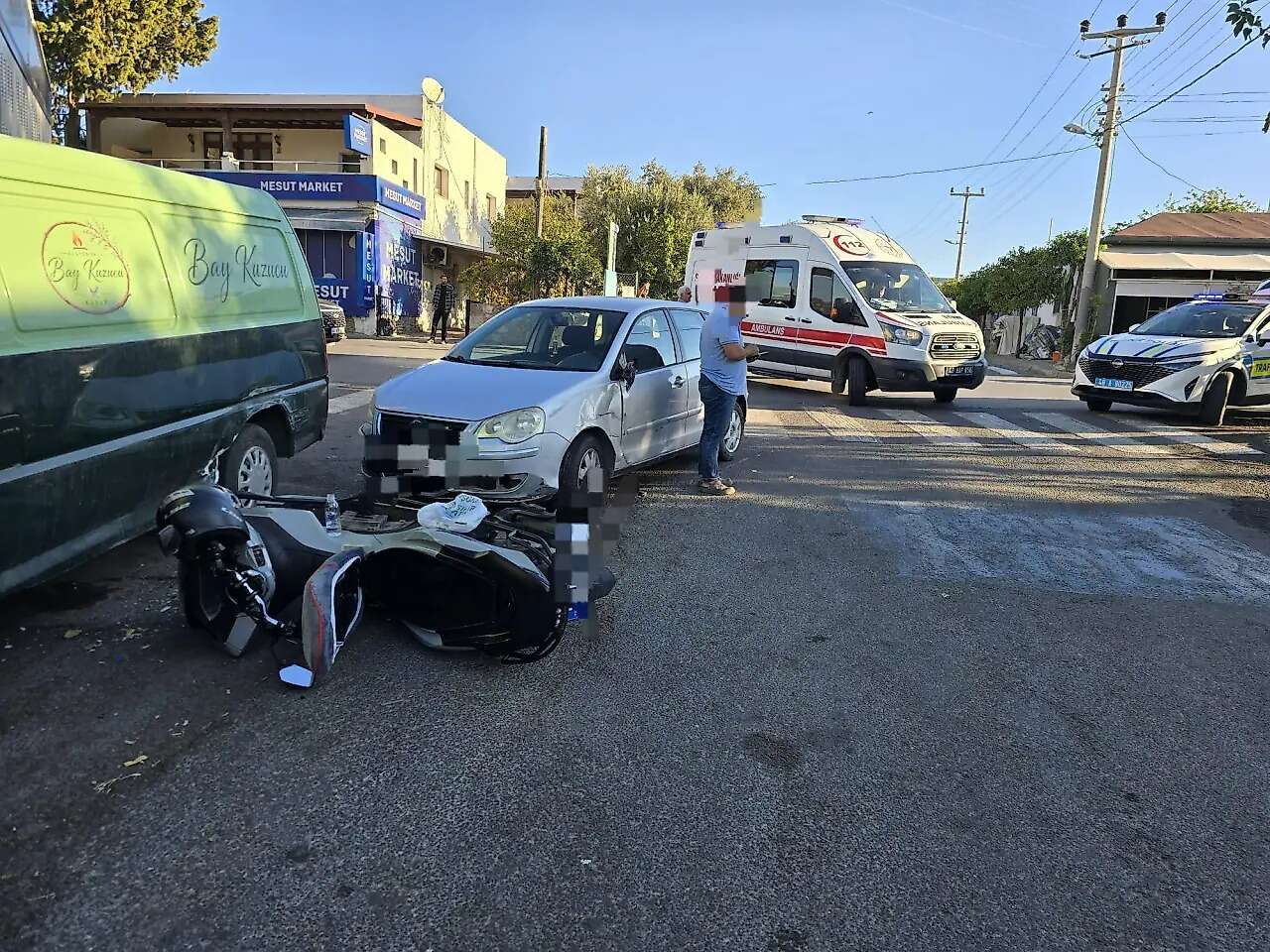 Muğla'da Otomobille Çarpışan Motosiklet Minibüse Çarparak Durdu 2